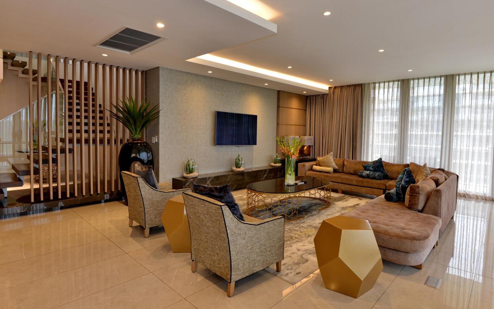 The Houghton Hotel, Spa, Wellness & Golf Johannesburg Dış mekan fotoğraf A living room in a luxury apartment