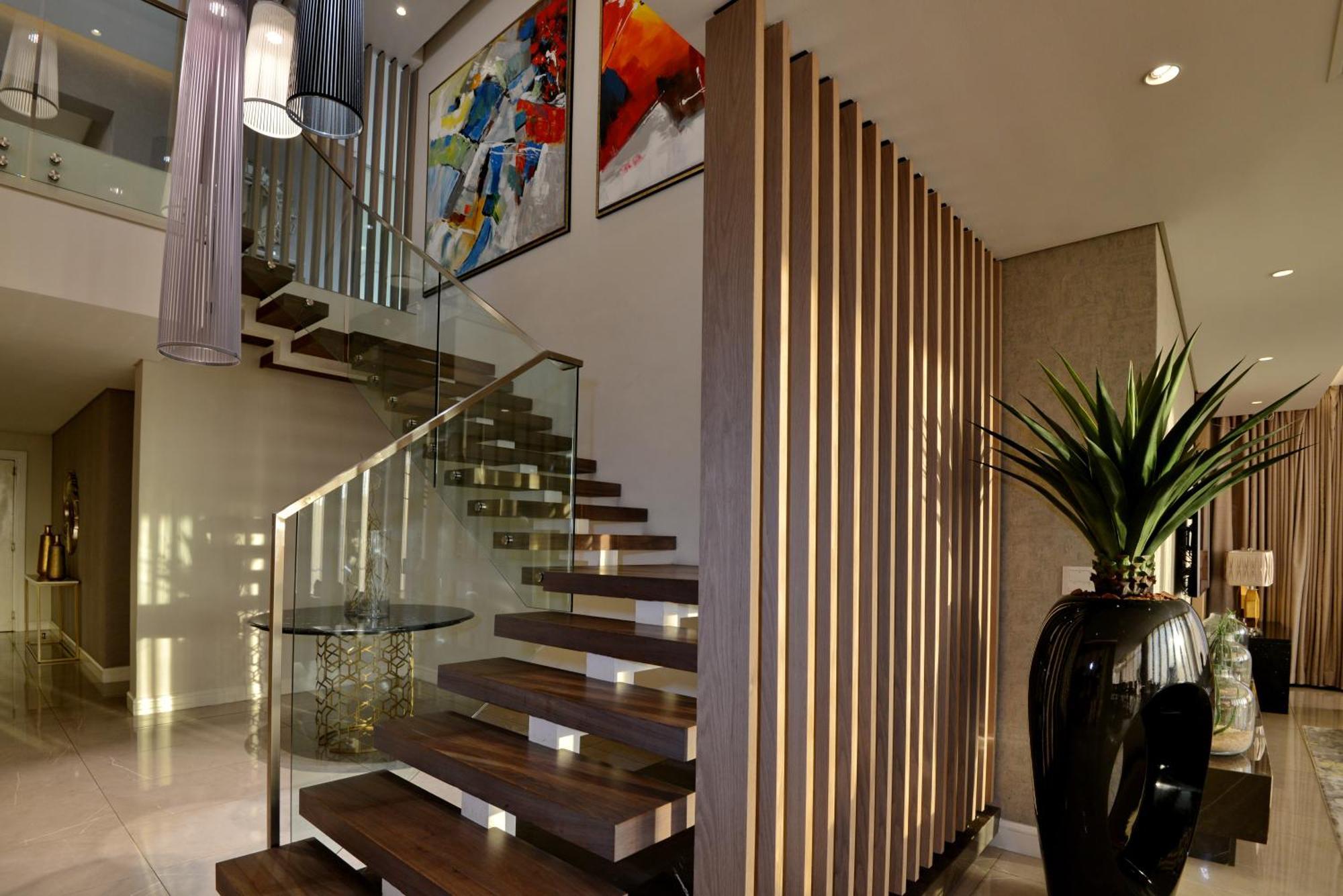 The Houghton Hotel, Spa, Wellness & Golf Johannesburg Oda fotoğraf A staircase in a private home